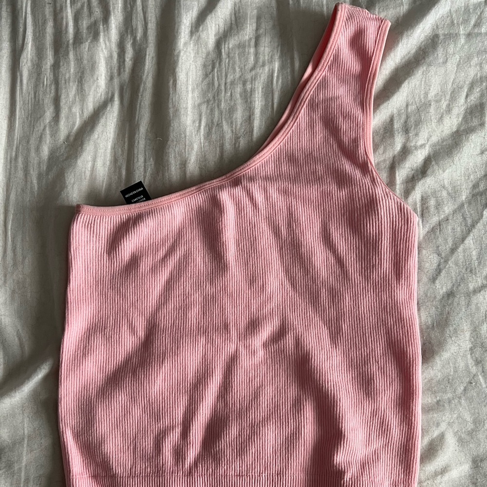 Pink crop trop